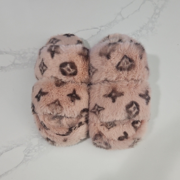 unbranded Shoes - Fuzzy Pink And Brown Monogram Slippers Size 7